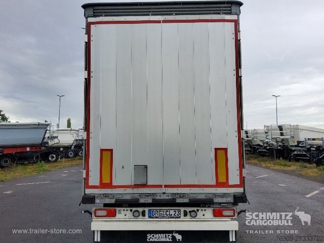 Auflieger mit Pritsche & Plane Schmitz Cargobull Curtainsider Mega Getränke