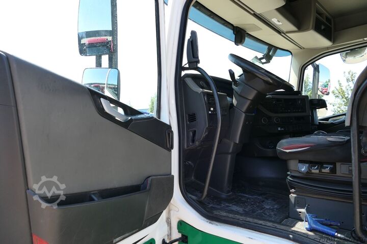 LKW mit Tankaufbau VOLVO FH 460 Tierfutter 4-kammer Silo X-Track Assist
