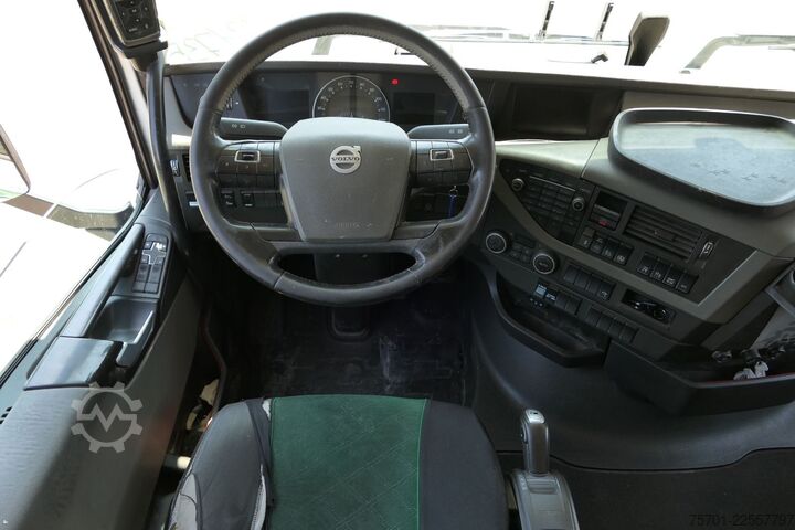 LKW mit Tankaufbau VOLVO FH 460 Tierfutter 4-kammer Silo X-Track Assist