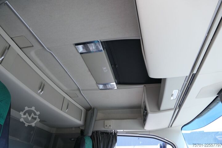 LKW mit Tankaufbau VOLVO FH 460 Tierfutter 4-kammer Silo X-Track Assist
