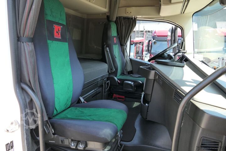 LKW mit Tankaufbau VOLVO FH 460 Tierfutter 4-kammer Silo X-Track Assist