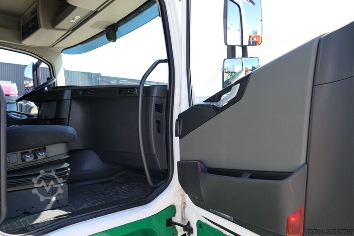 LKW mit Tankaufbau VOLVO FH 460 Tierfutter 4-kammer Silo X-Track Assist