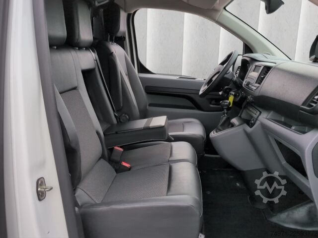 Panel van Opel Vivaro Kasten Edition 1.5D*AHK Temp R-Kam Regale