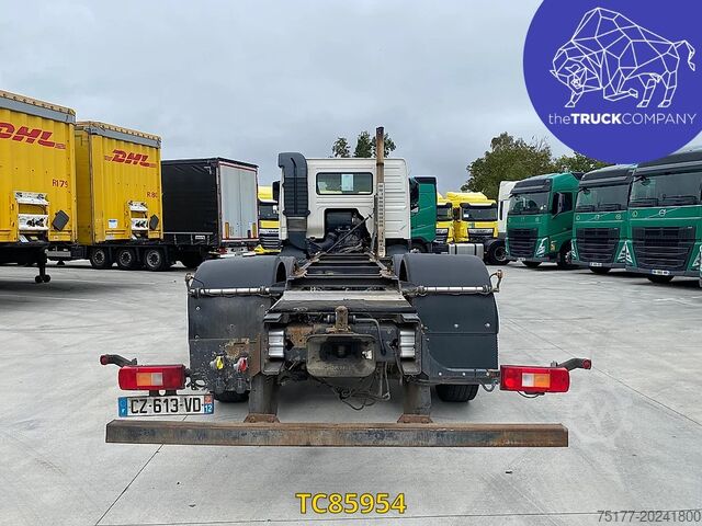 Chassis with cab Volvo FMX 370