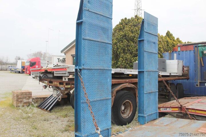 Lowbed semitrailer for transportation of construction machinery merker semirimorchio carrellone 4assi rampe usa