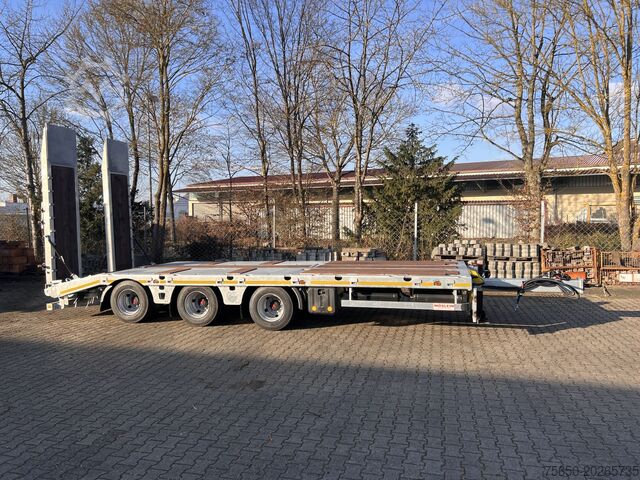 Low loader trailer Möslein TT 32 Zugrohr gerade  34 t GG Tridem- Tieflader 3 Achs, gelenktNeufahrzeug