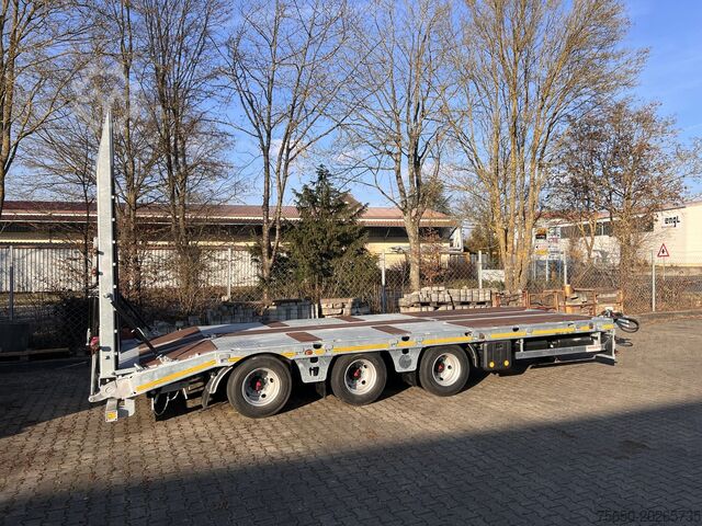 Low loader trailer Möslein TT 32 Zugrohr gerade  34 t GG Tridem- Tieflader 3 Achs, gelenktNeufahrzeug