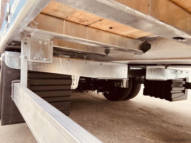 Low loader trailer Möslein TT 32 Zugrohr gerade  34 t GG Tridem- Tieflader 3 Achs, gelenktNeufahrzeug