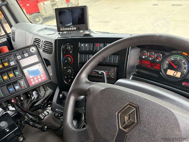 LKW mit Kofferaufbau Renault D12