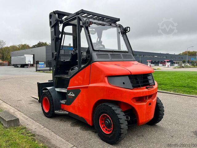 Four-wheel forklift Linde E70-1