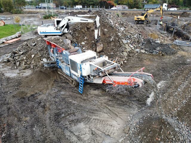 Mobile jaw crusher on tracks Sandvik Sandvik QJ241 jaw crusher