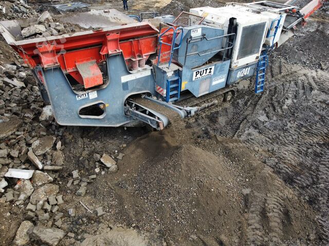 Mobile jaw crusher on tracks Sandvik Sandvik QJ241 jaw crusher