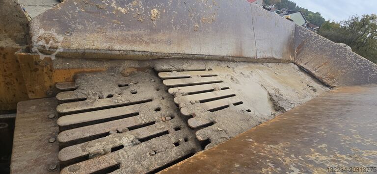 Mobile jaw crusher on tracks Sandvik Sandvik QJ241 jaw crusher