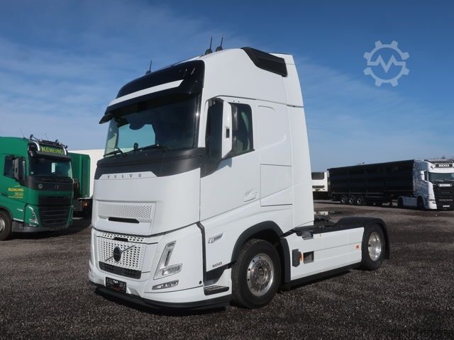 Standard tractor unit Volvo FH 500 Aero Euro 6 Globetrotter XL Leder