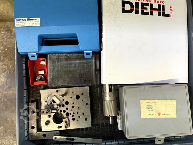 Werkbank mit Inhalt Workbench with Contents