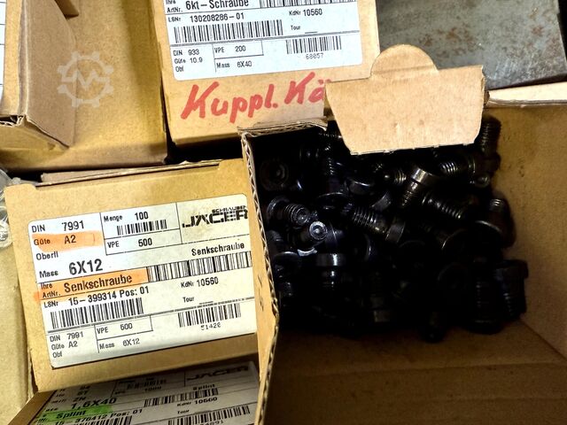 Werkbänke mit Inhalt Workbenches with Contents