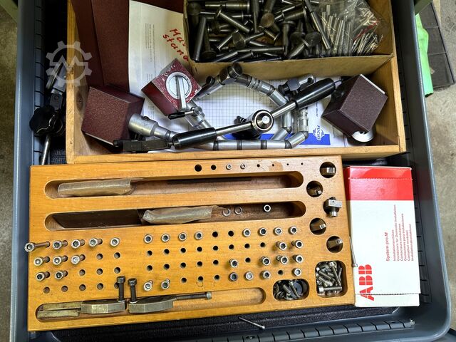 Werkbänke mit Inhalt Workbenches with Contents