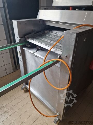 Pretzel leaching machine