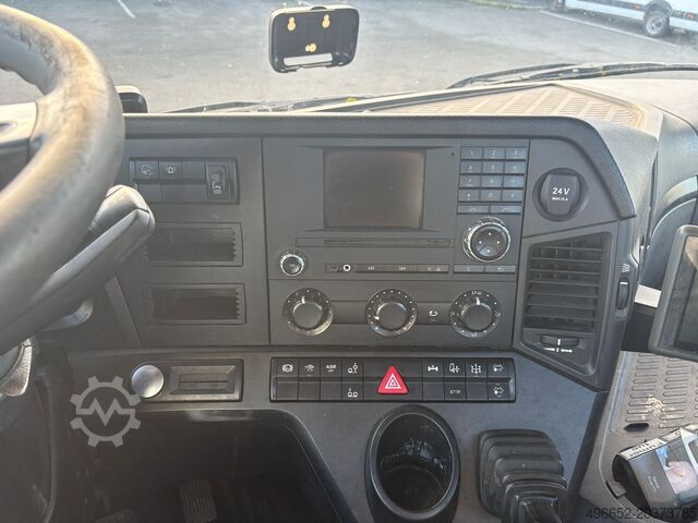 Sattelauflieger mit am Lkw montiertem Ladekran Mercedes-Benz ACTROS AROCS 3240