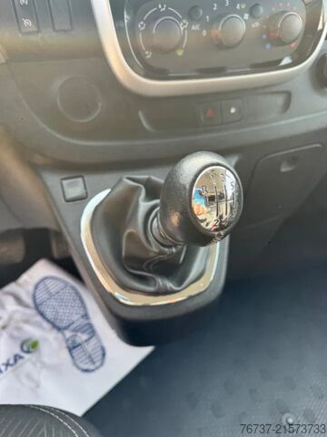 Rettungswagen Renault Trafic **AMBULANCE-RETTUNGSWAGEN**