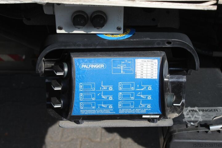 Kühlkoffer-LKW MAN TGX 26.460 CS 850 Retarder  Schlafkabine  ZUG !