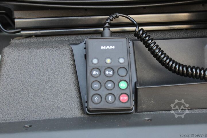 Kühlkoffer-LKW MAN TGX 26.460 CS 850 Retarder  Schlafkabine  ZUG !