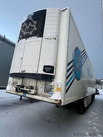 Kühl-/Tiefkühltransport Schmitz Cargobull closed semi-trailer w/ Carrier aggregate and lift