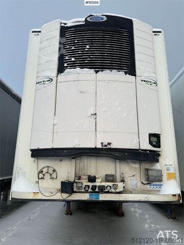 Kühl-/Tiefkühltransport Schmitz Cargobull closed semi-trailer w/ Carrier aggregate and lift