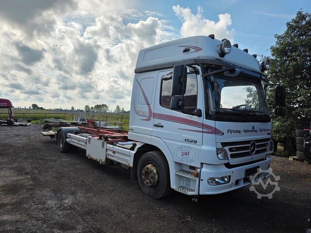 Swap body truck MERCEDES-BENZ 1524 BDF mit Klima, Ladebordwand, 2 x Bett