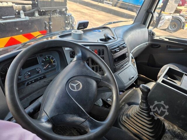 Swap body truck MERCEDES-BENZ 1524 BDF mit Klima, Ladebordwand, 2 x Bett