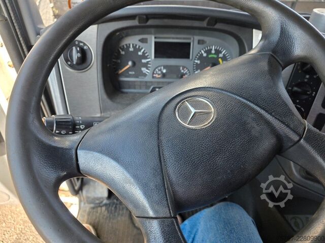 Swap body truck MERCEDES-BENZ 1524 BDF mit Klima, Ladebordwand, 2 x Bett