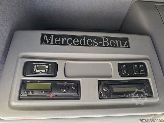 Swap body truck MERCEDES-BENZ 1524 BDF mit Klima, Ladebordwand, 2 x Bett
