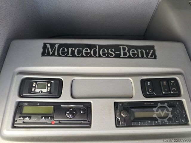 Swap body truck MERCEDES-BENZ 1524 BDF mit Klima, Ladebordwand, 2 x Bett