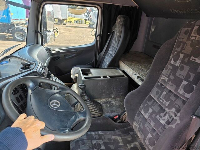 Swap body truck MERCEDES-BENZ 1524 BDF mit Klima, Ladebordwand, 2 x Bett