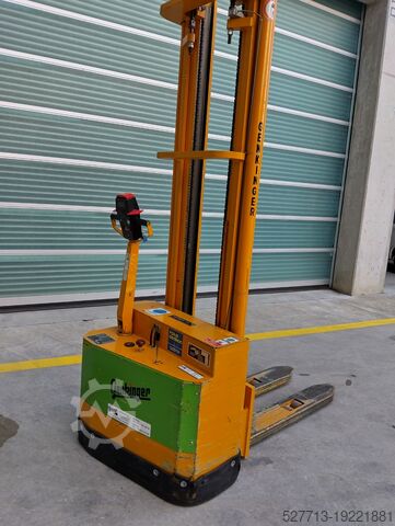 Pallet stacker Genkinger