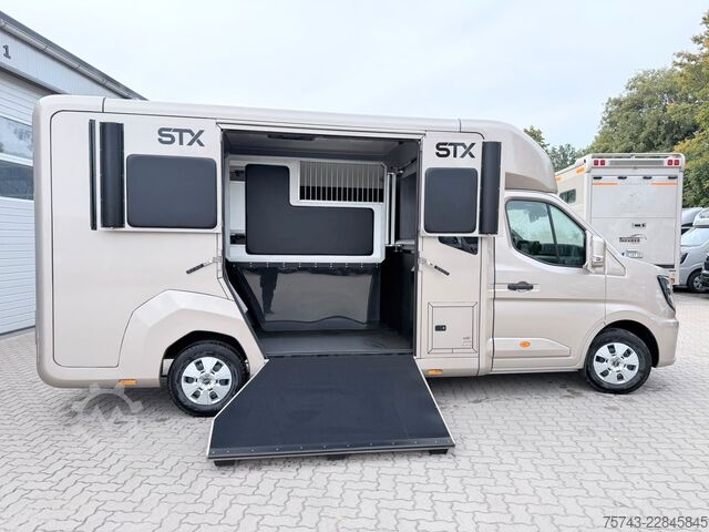 Livestock transporter RENAULT Master STX 5 Sitzer Haras ex. Lang