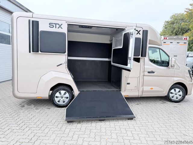 Livestock transporter RENAULT Master STX 5 Sitzer Haras ex. Lang