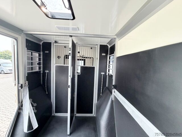 Livestock transporter RENAULT Master STX 5 Sitzer Haras ex. Lang