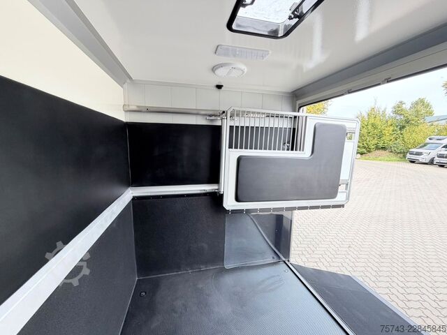 Livestock transporter RENAULT Master STX 5 Sitzer Haras ex. Lang