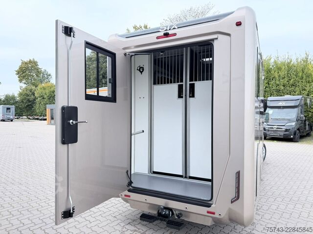 Livestock transporter RENAULT Master STX 5 Sitzer Haras ex. Lang