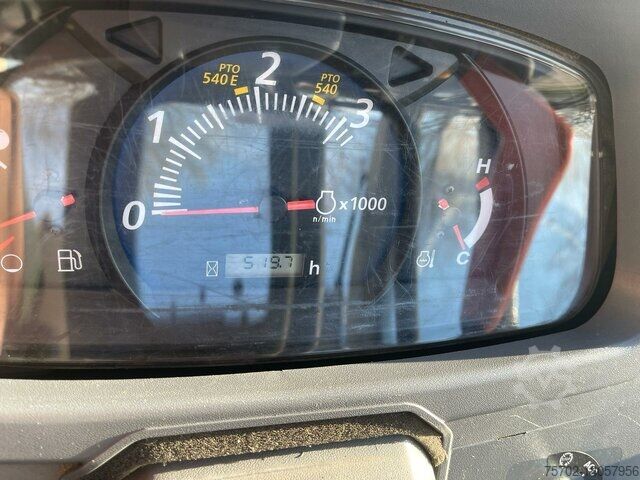 Hofschlepper Kubota STW40 Allrad Schlepper und Bahnplaner