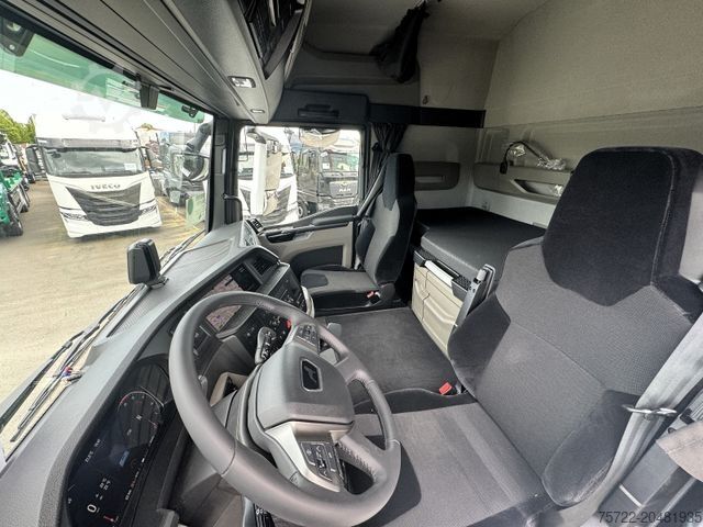 LKW mit Pritsche (offen) MAN TGX 33.520 6x6 BL Pritsche Kran Fassi F235A.2.24