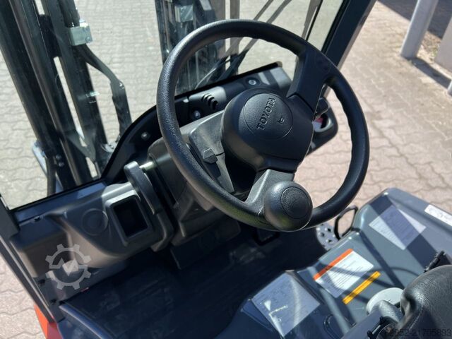Electric 3-wheel forklift Toyota 8 FBE 16 T / 410 Std.!
