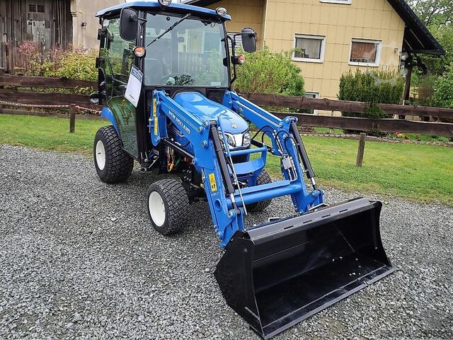 Compact tractor New Holland BOOMER 25/HST Compakt mit Kabine und Frontlader