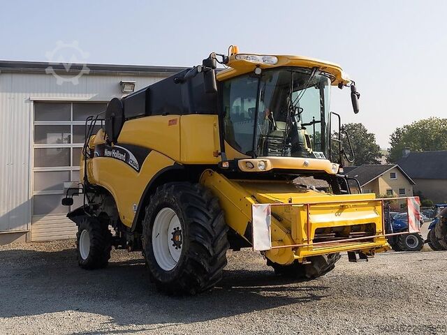 Combine harvester New Holland CX 840