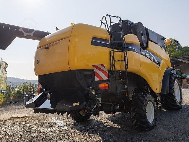 Combine harvester New Holland CX 840