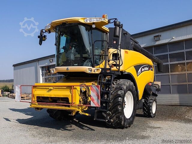 Combine harvester New Holland CX 840