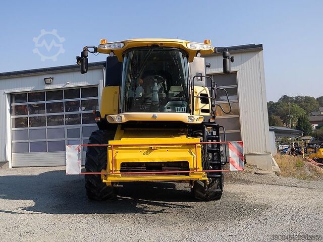 Combine harvester New Holland CX 840