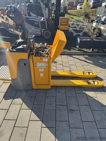 Electric Pallet Trucks Jungheinrich ERE 120 KP