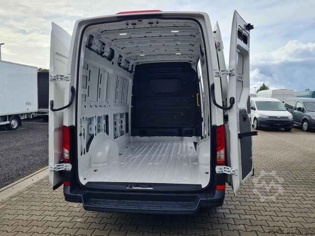 High top van VW Crafter 35 Kasten TDI MR L3H3 KLIMA AHK